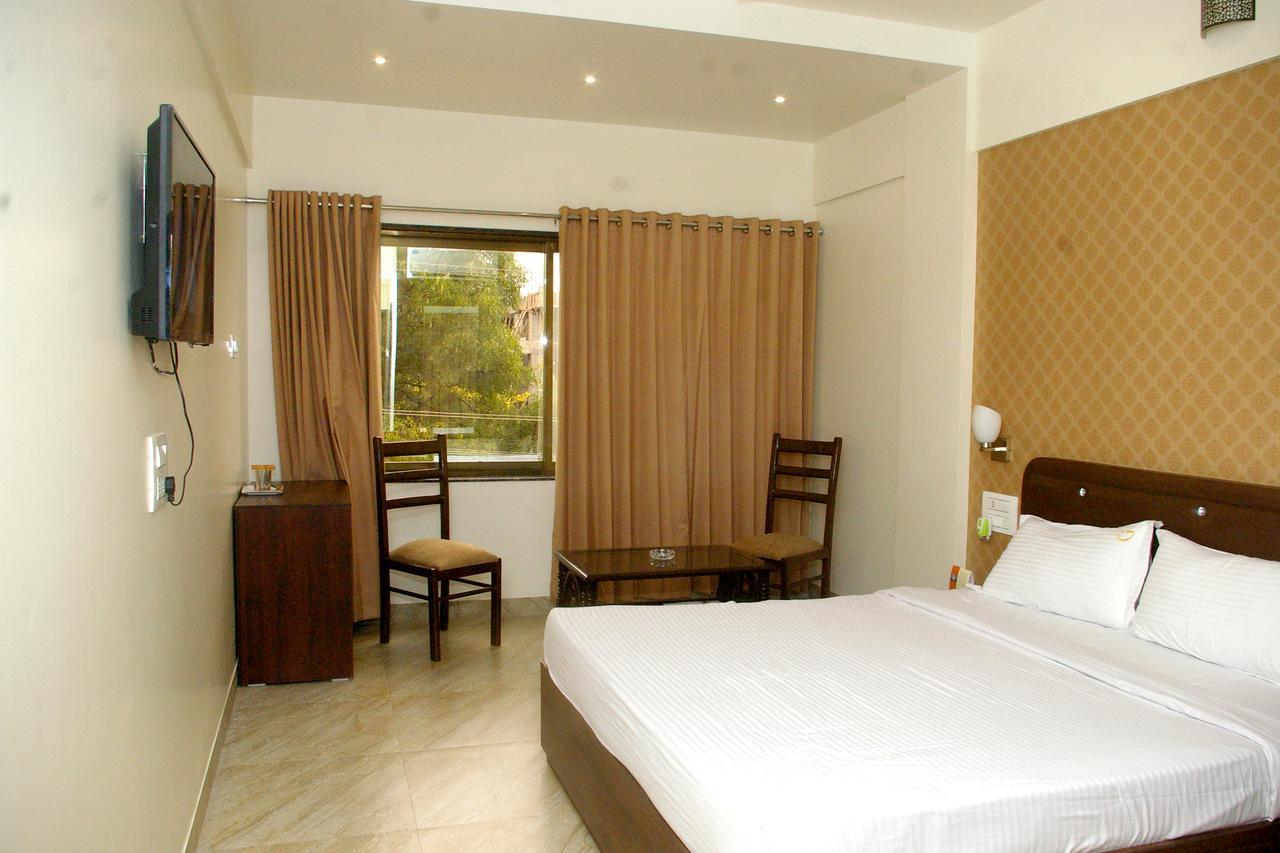 Hotel Gulmohar Pride Ahmednagar Eksteriør bilde