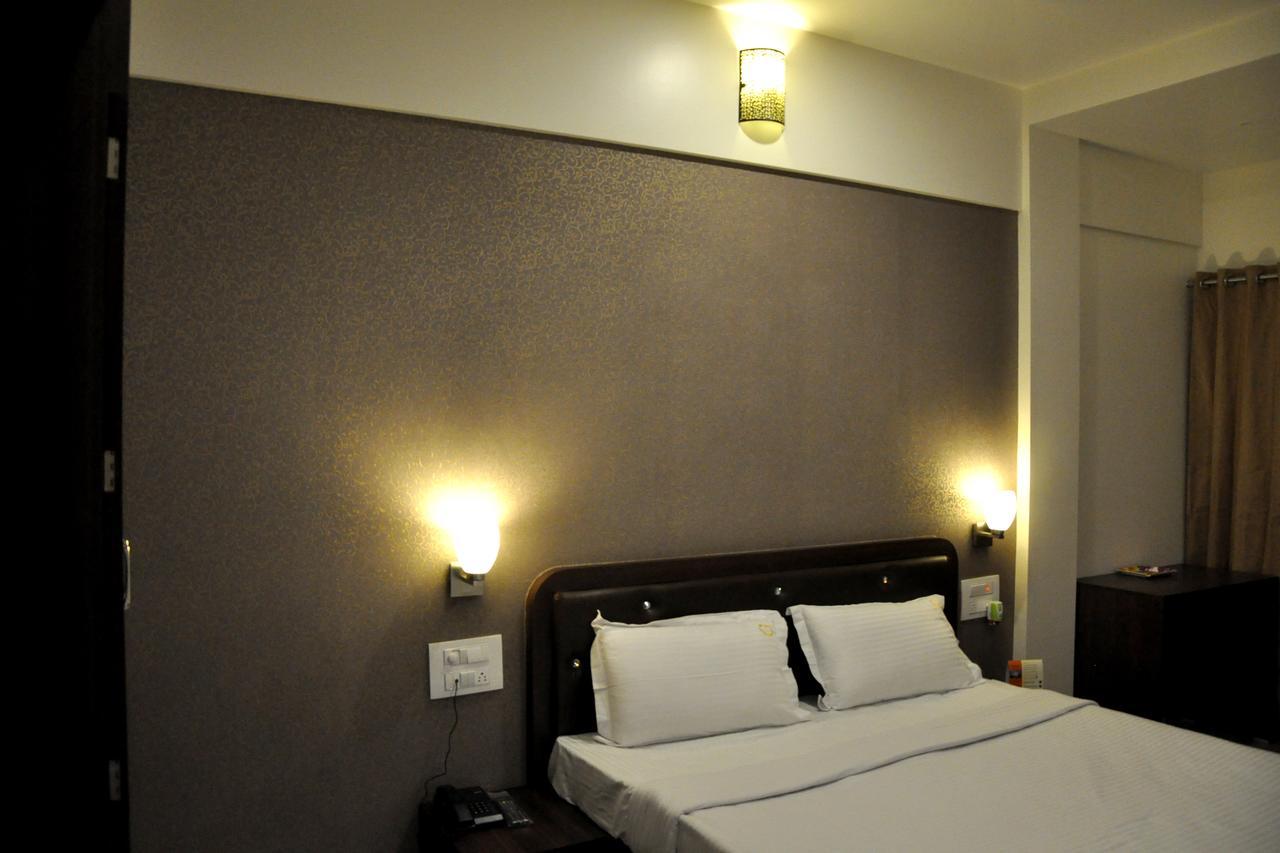 Hotel Gulmohar Pride Ahmednagar Eksteriør bilde