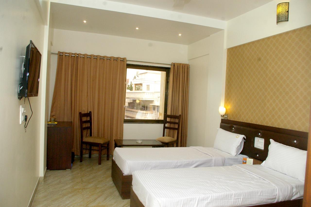 Hotel Gulmohar Pride Ahmednagar Eksteriør bilde