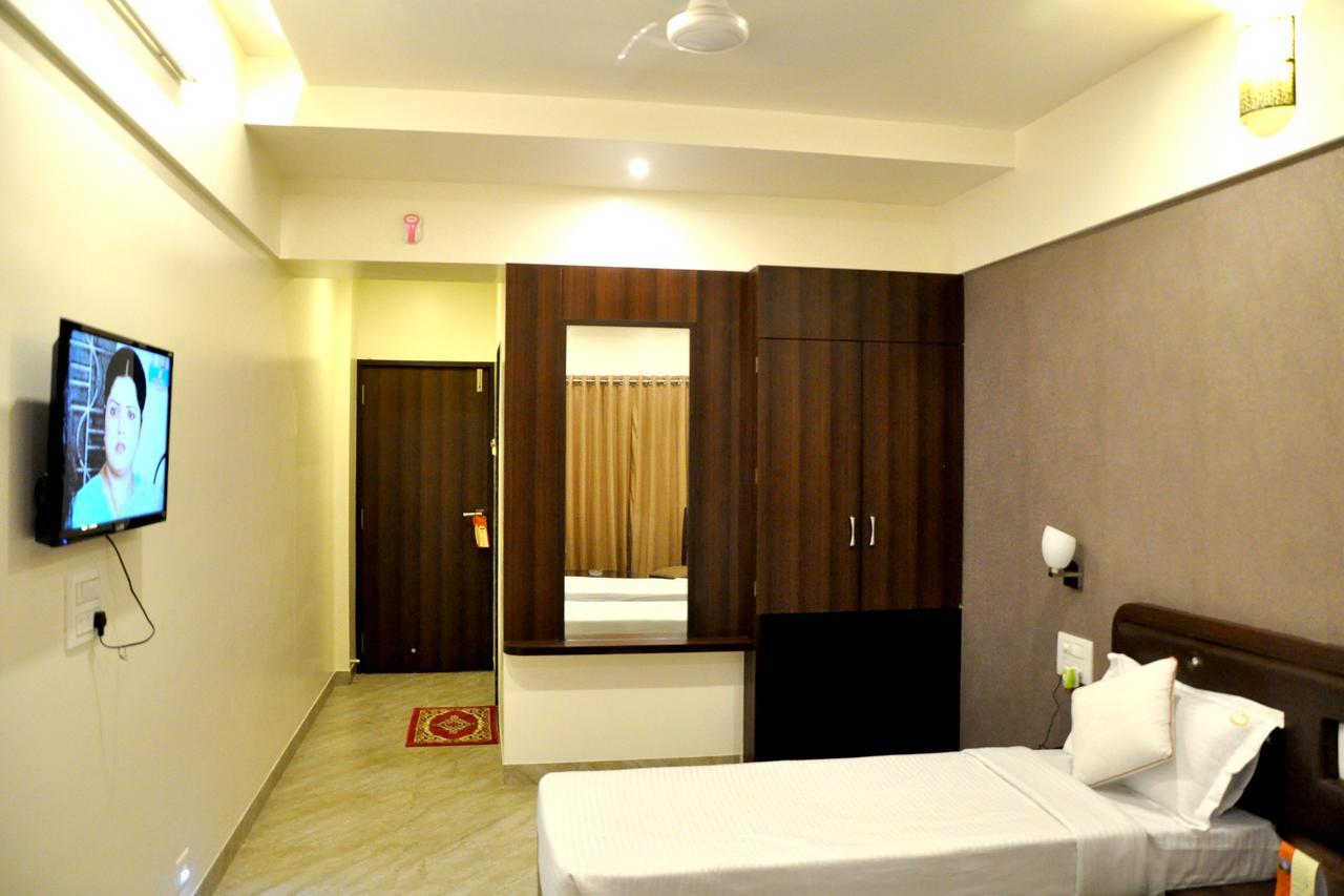 Hotel Gulmohar Pride Ahmednagar Eksteriør bilde