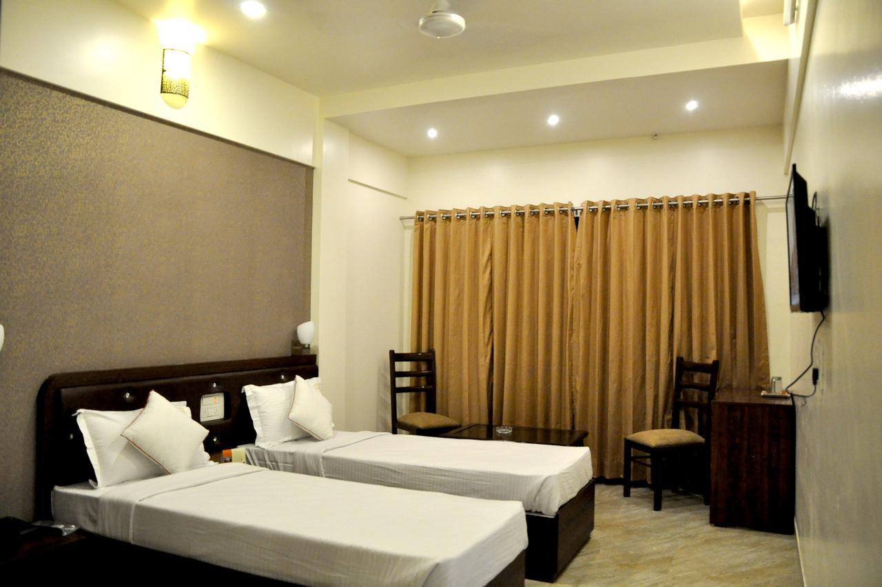 Hotel Gulmohar Pride Ahmednagar Eksteriør bilde