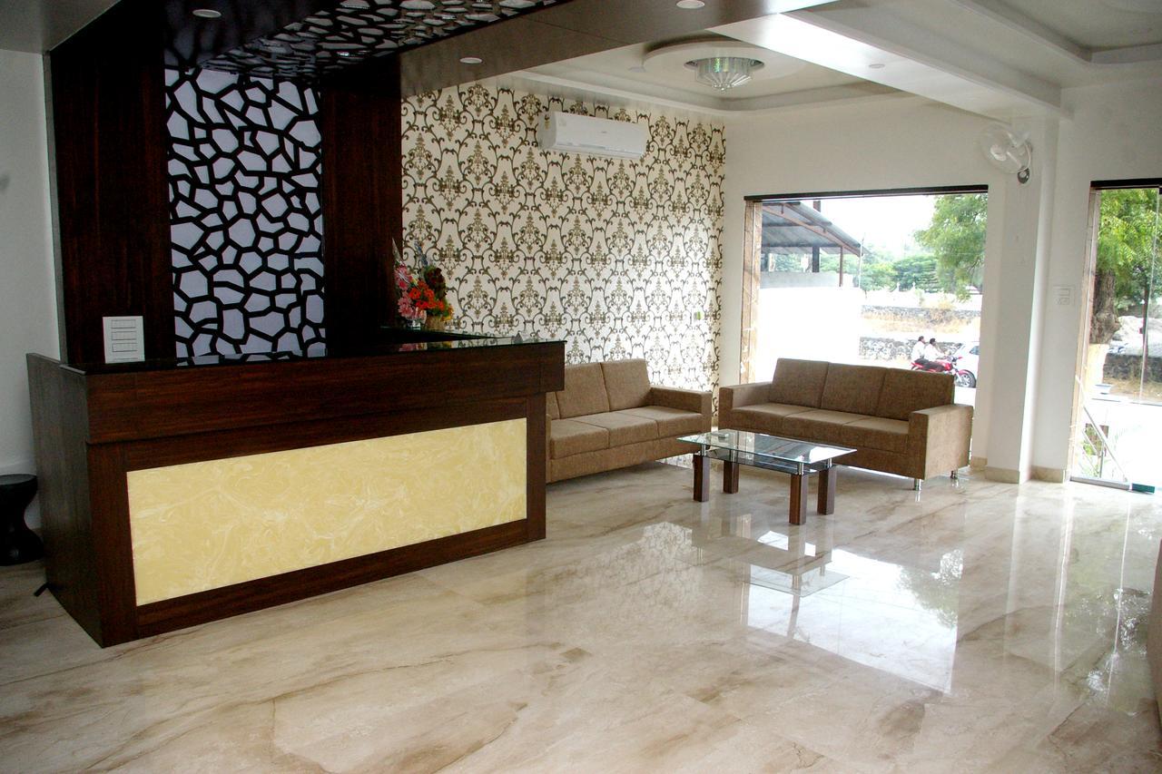 Hotel Gulmohar Pride Ahmednagar Eksteriør bilde