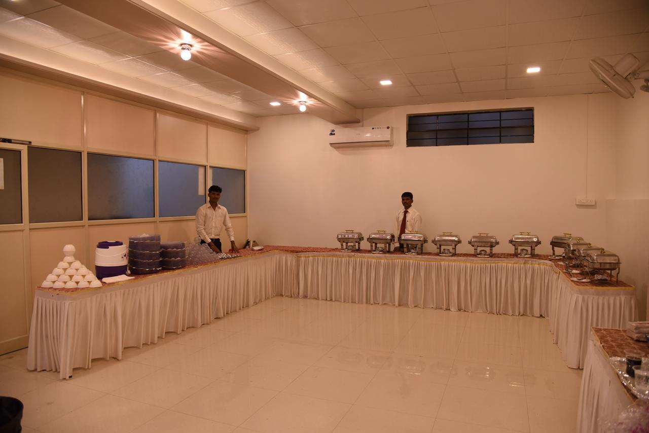 Hotel Gulmohar Pride Ahmednagar Eksteriør bilde